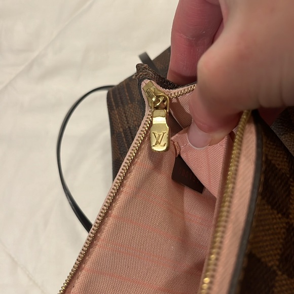 Used Neverfull Louis Vuitton Bag - Picture 6 of 13